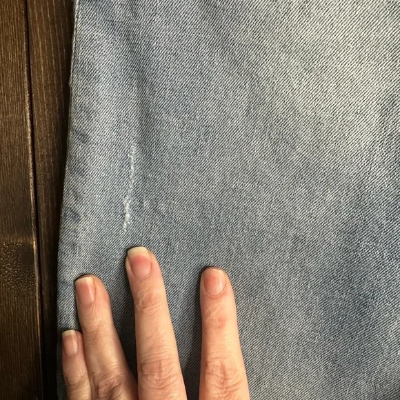 DKNY•SOHO Skinny•SIZE 8•slight distressing•Pre-Loved•good condition (13) - Picture 3 of 11